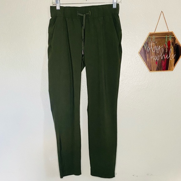 Lululemon On the Fly pant in Dark Olive Size 4 - Picture 4 of 9